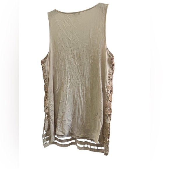 Express Cream Sleeveless Top - Picture 2 of 3